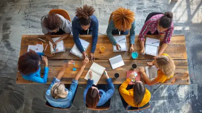 Integrating Group Work into Flipped Classroom Models
