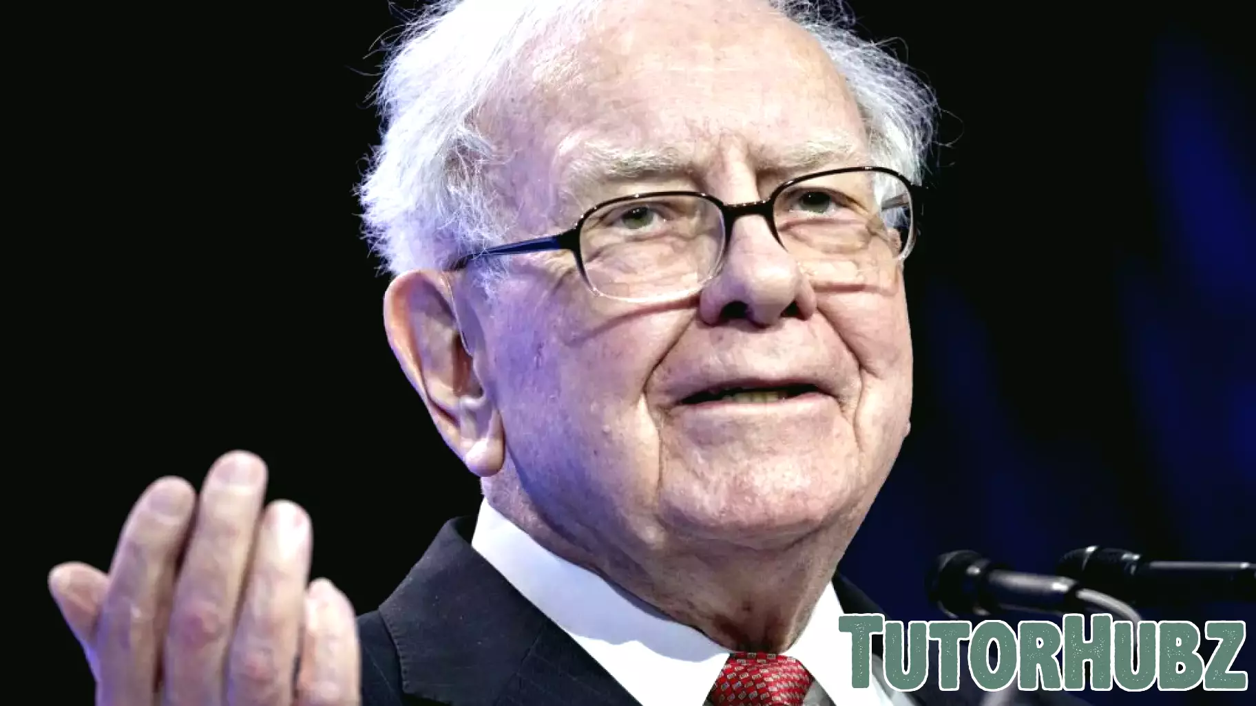 Warren Buffett Shares Insights on His Unique Learning Journey